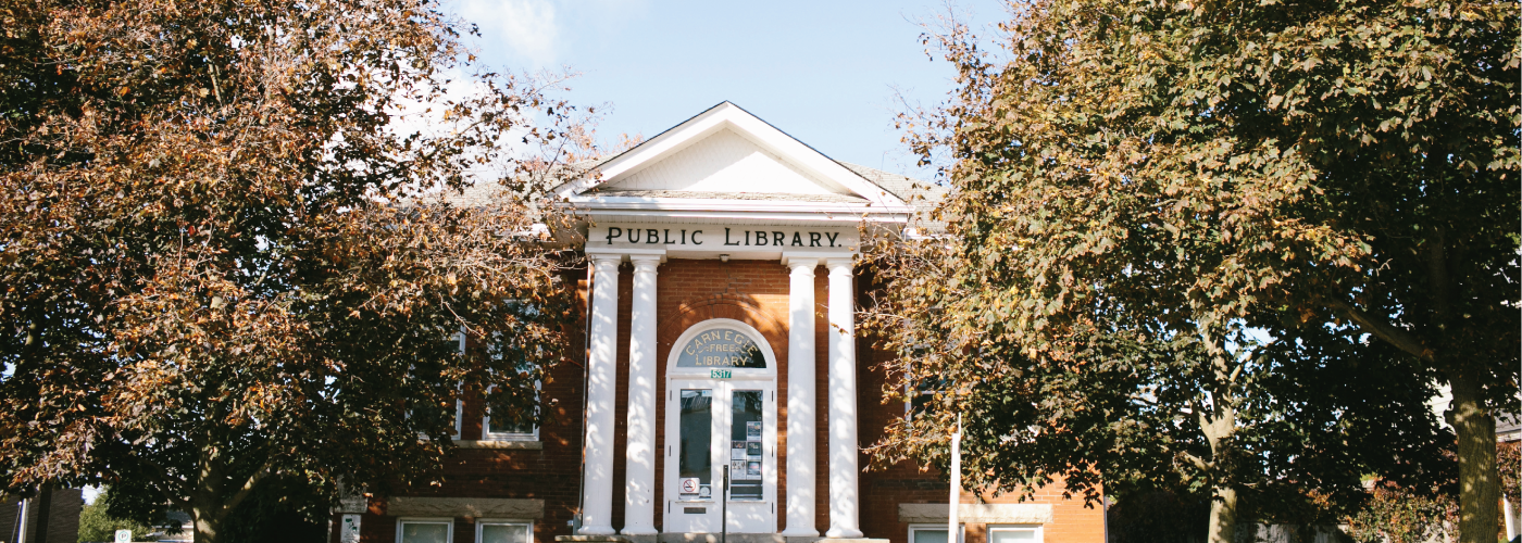 Photo of the Watford Library on a sunny day